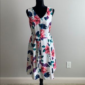 ELLEN TRACY Pretty summer dress
